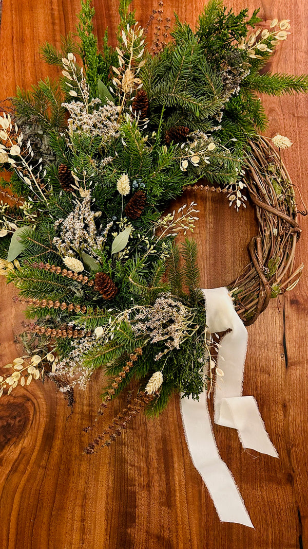 WORKSHOP Dried Floral Winter Wreath